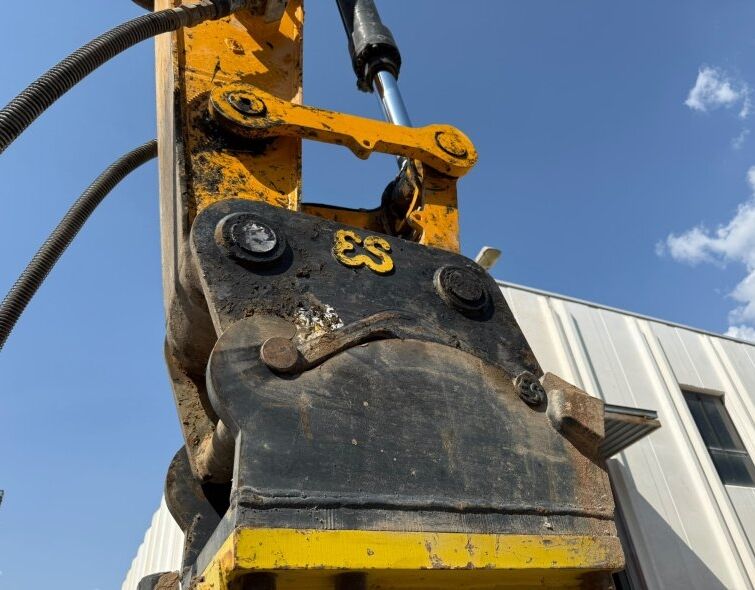 JCB 210 XLC **EPIROC HAMMER**